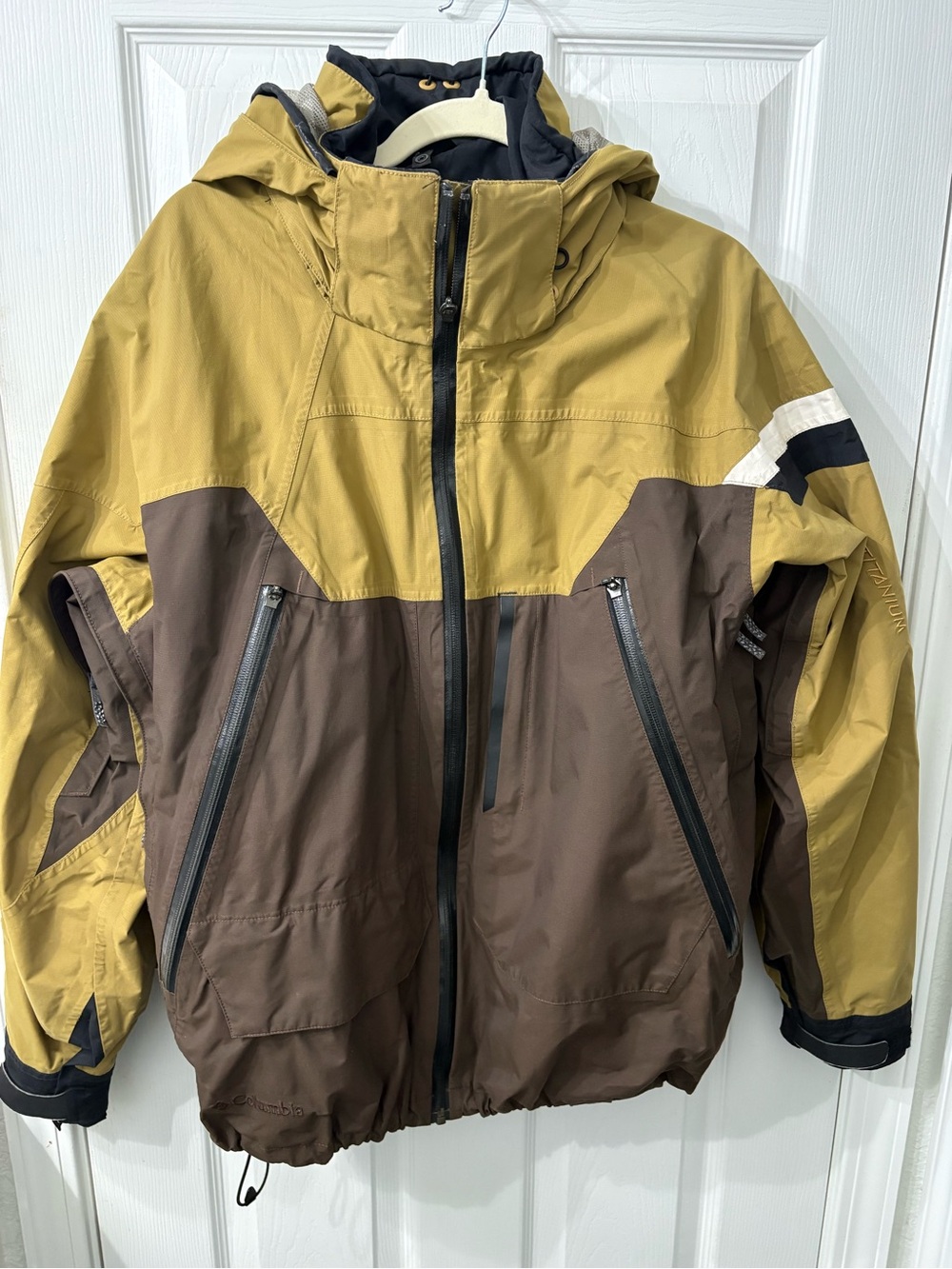 Columbia Titanium Men's Large Ski / Snowboard Jacket